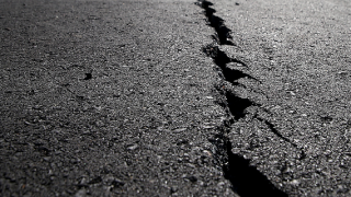 earthquake road crack